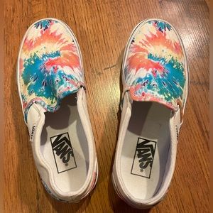 Basically new, worn a few times women’s 7.5 tie dye Vans